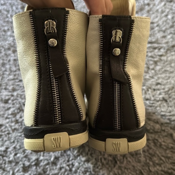 Stuart Weitzman - Zipit Leather Hightop Sneakers - Picture 2 of 7